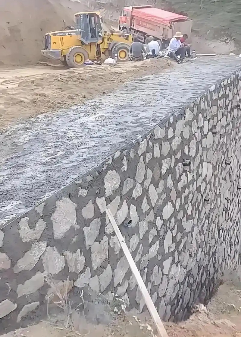 漯河源汇区边坡加固